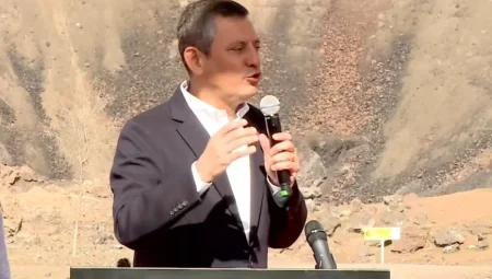 Özgür Özel Manisa’da Konuştu: ‘Türkiye’yi Bir Kez Daha Kurtarıp Demokrasiyi Kuracağız’