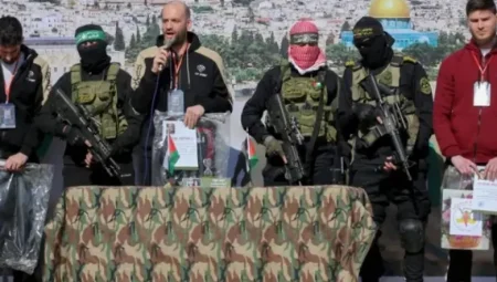 Hamas, İsrail’den Alınan En Küçük Gaza Rehinelerinin Cenazelerini Teslim Etti