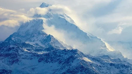 Güneş Isıtıyor Ama Zirveler Neden Buz Gibi? İşte Bilimsel Açıklama
