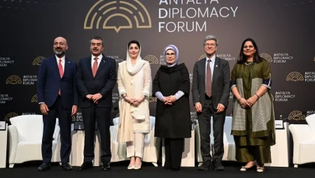 Emine Erdoğan: ‘Nesillere nitelikli eğitim sunarsanız dünyanın kaderi değişir’