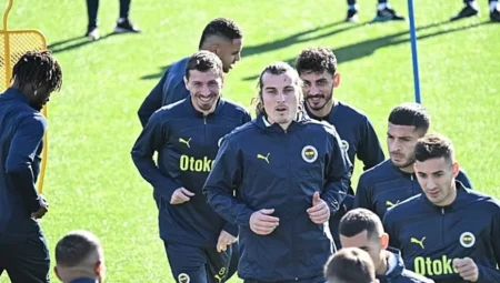 Fenerbahçe’de kritik Beşiktaş maçı öncesi Mourinho’nun yerine geçecek iki Türk hoca gündemde